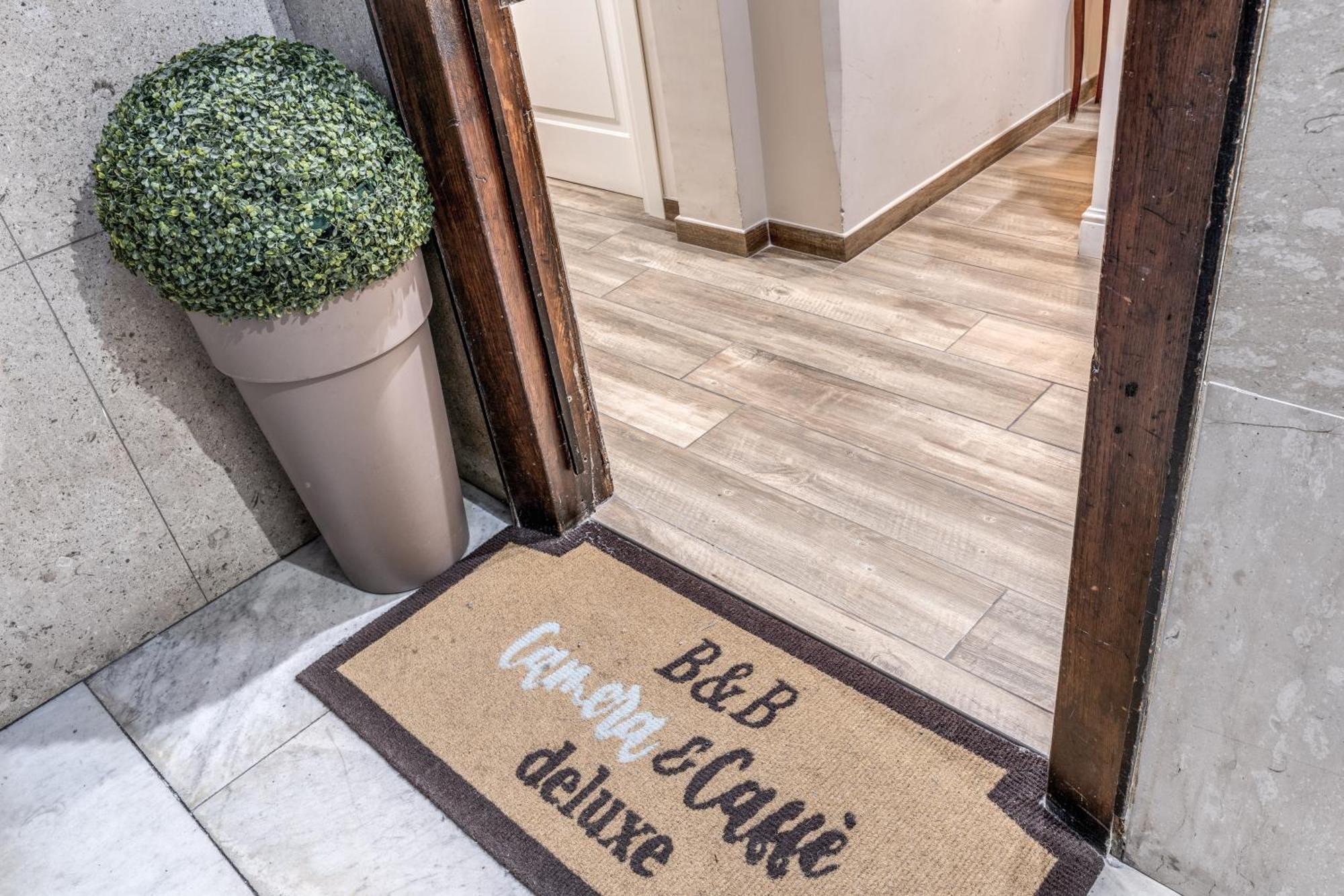 E Caffe Deluxe Bed & Breakfast Naples
